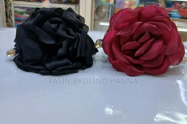 Cute Rosy Hair Claw Each - main view