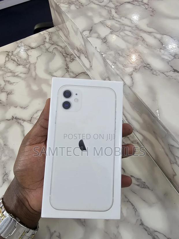 New Apple iPhone 11 128 GB White - main view