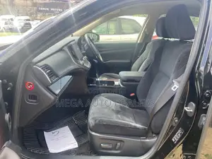 Toyota Crown 2018 Black