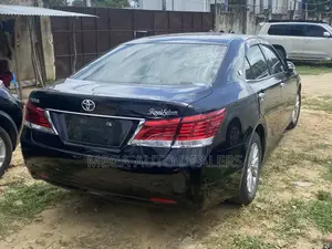 Toyota Crown 2018 Black