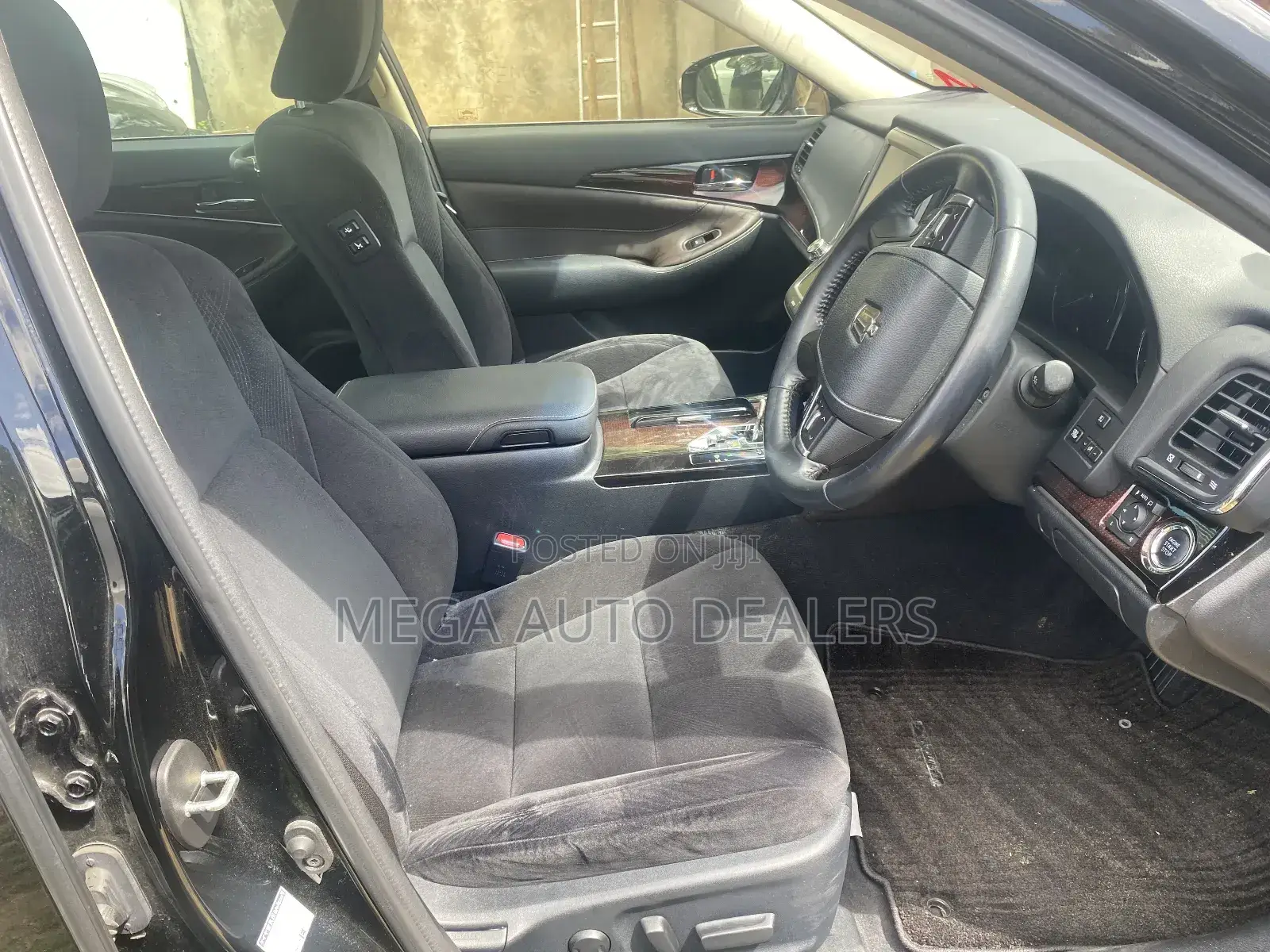 Toyota Crown 2018 Black