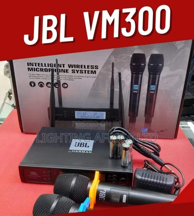 Shure Uhf 200 Meters Frequency Range Digital Microphone