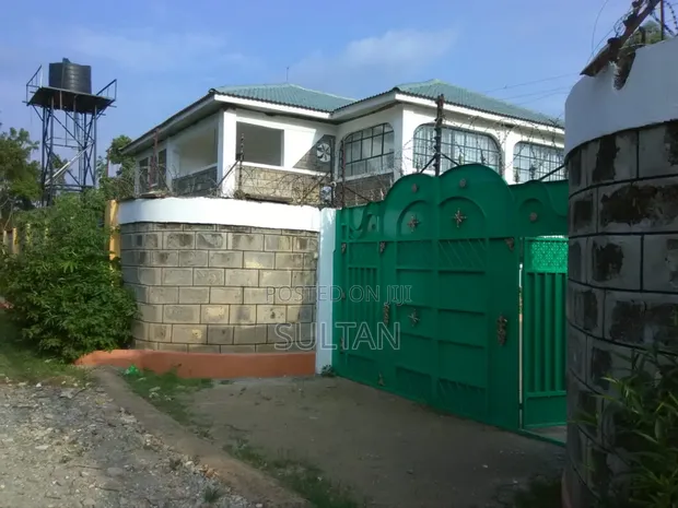 6bdrm Bungalow in Sikata, Khalaba (Kanduyi) for sale