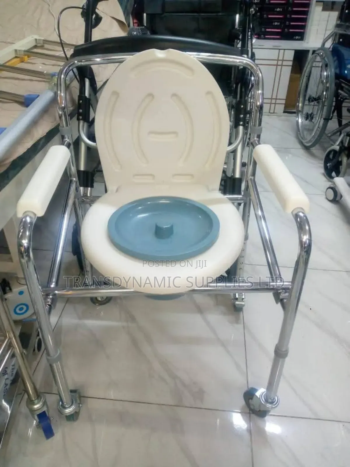 Commode/Toilet Seat With Castle Wheels