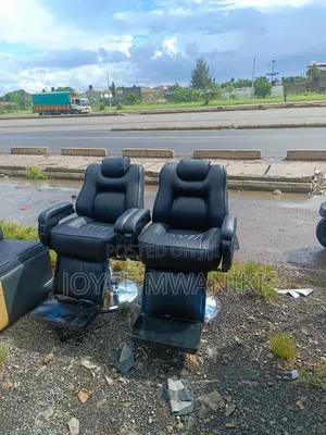 2 Hydraulic Barber Seat, Black With Adjustable Machine 