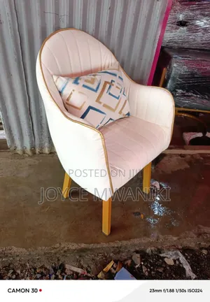 Salon Seat or Manicure Seat, Cream Leather 