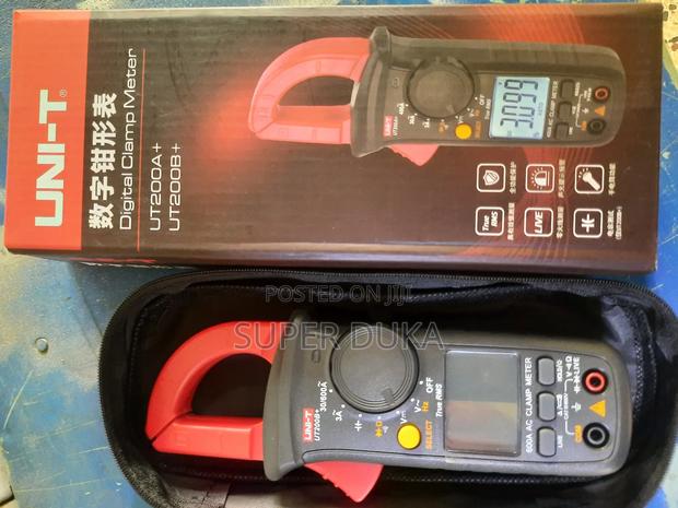 Uni-T Ut200b+ Digital Clamp Meter. 600a *600v - main view