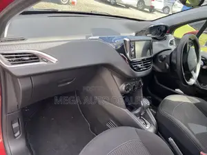 Peugeot 208 2018 Red