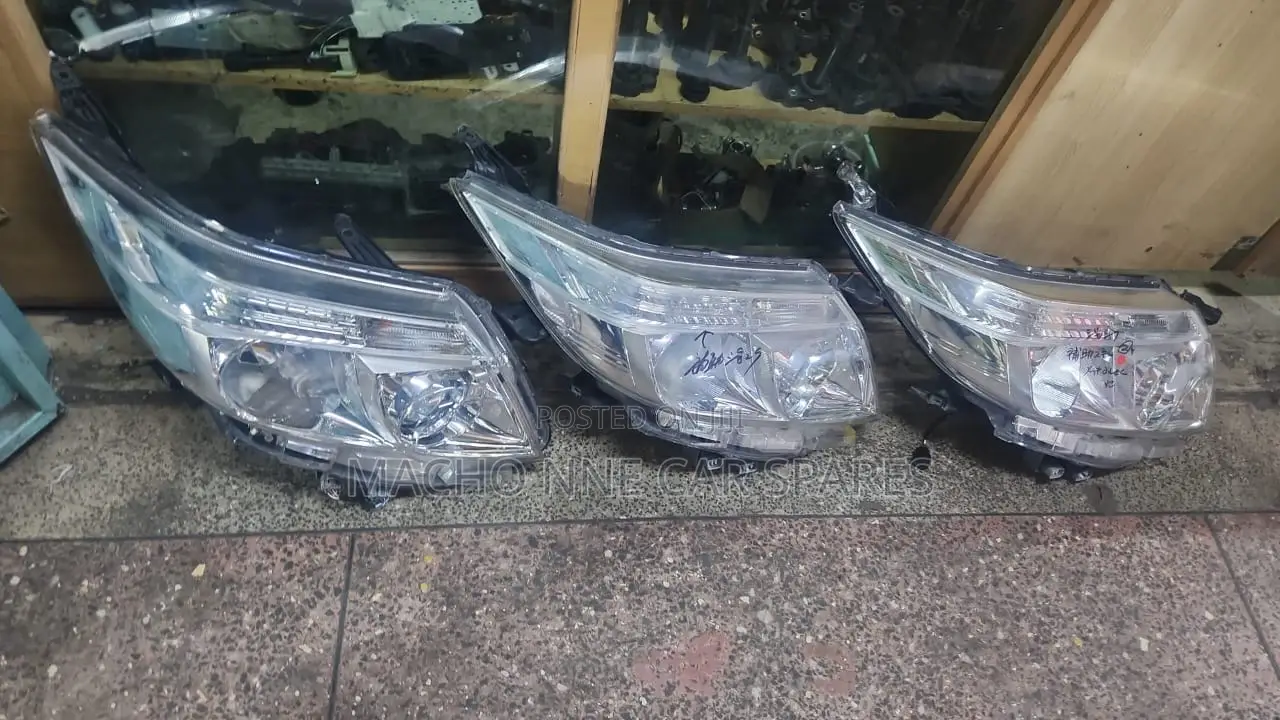 Toyota Noah 2015 Headlight (Clear)