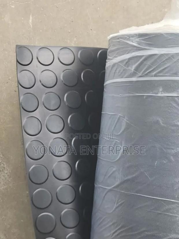 Round Button Rubber Floor / Coin Rubber Flooring Mat - main view