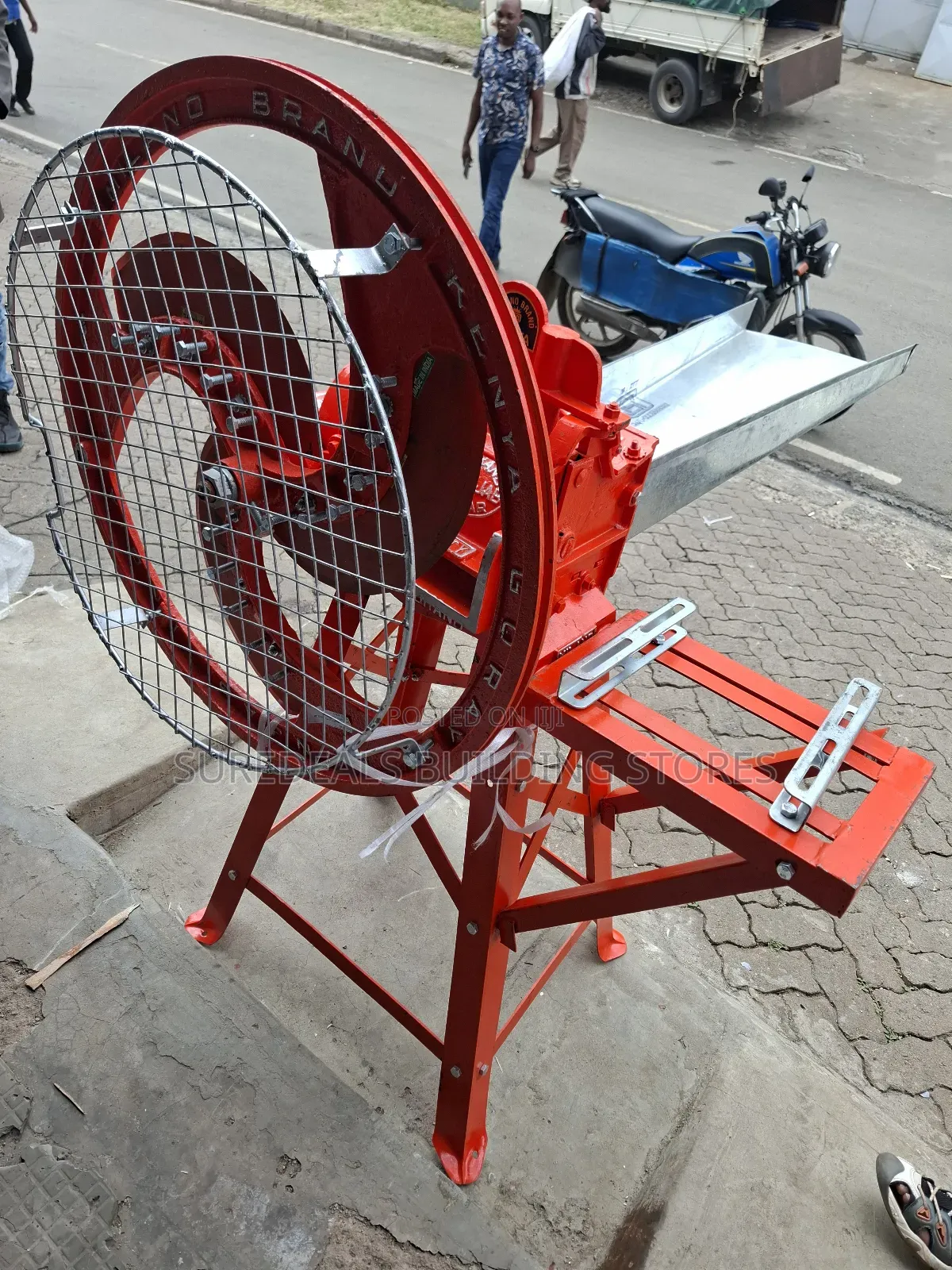 Brand New Milano 3-Blade Chaff Cutter.