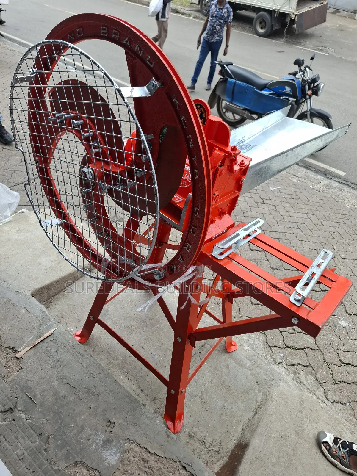 Brand New Milano 3-Blade Chaff Cutter.