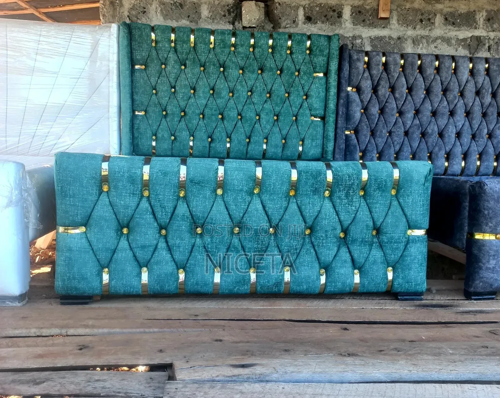 Green Chester Bed With Gold Ripping 5by6