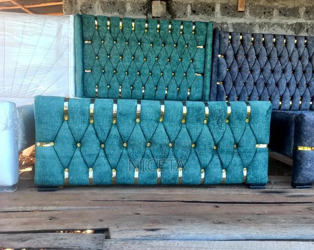Green Chester Bed With Gold Ripping 5by6