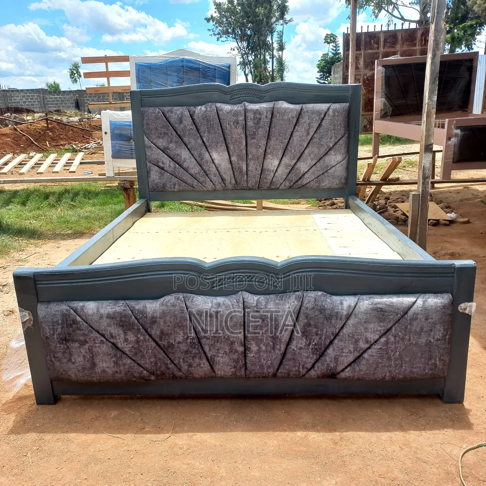 Gray Unique Mocket Bed