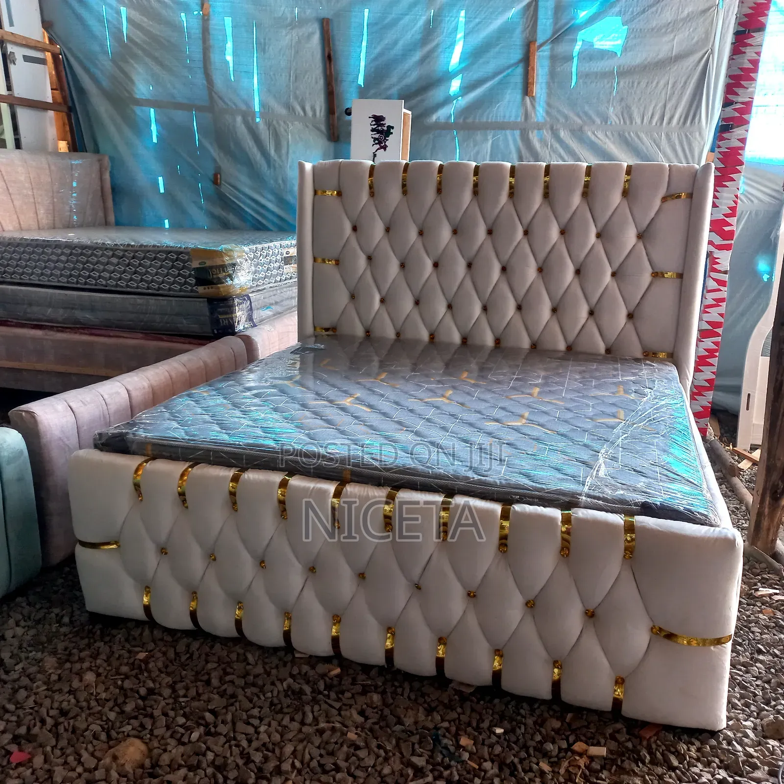 6by6 Chester Bed White With Gold Ripping