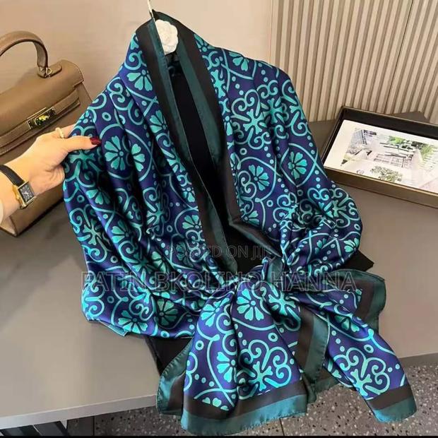 Big Scarf Light - main view