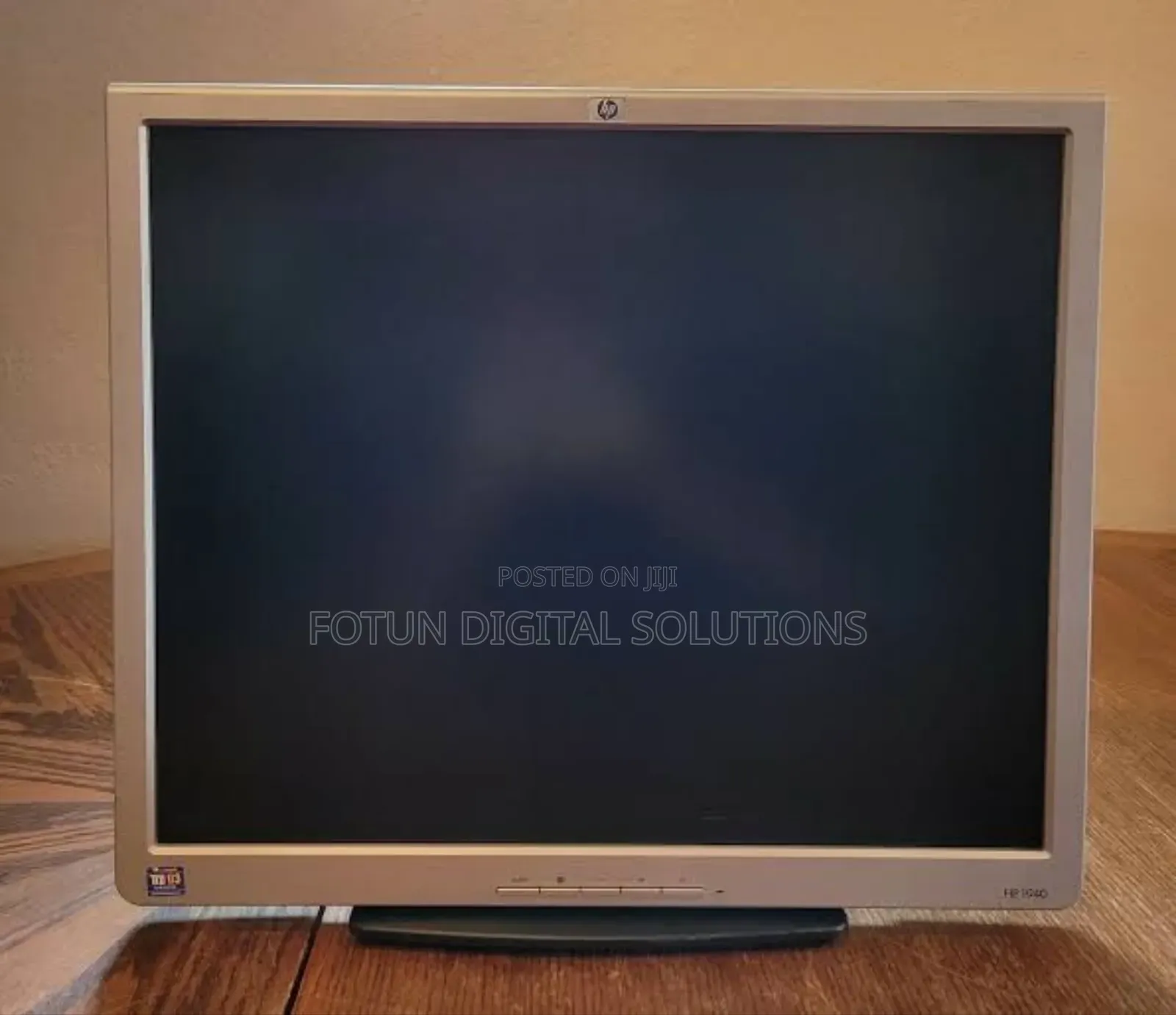 Hp 19" Square Monitor – Classic Display With Crisp Output