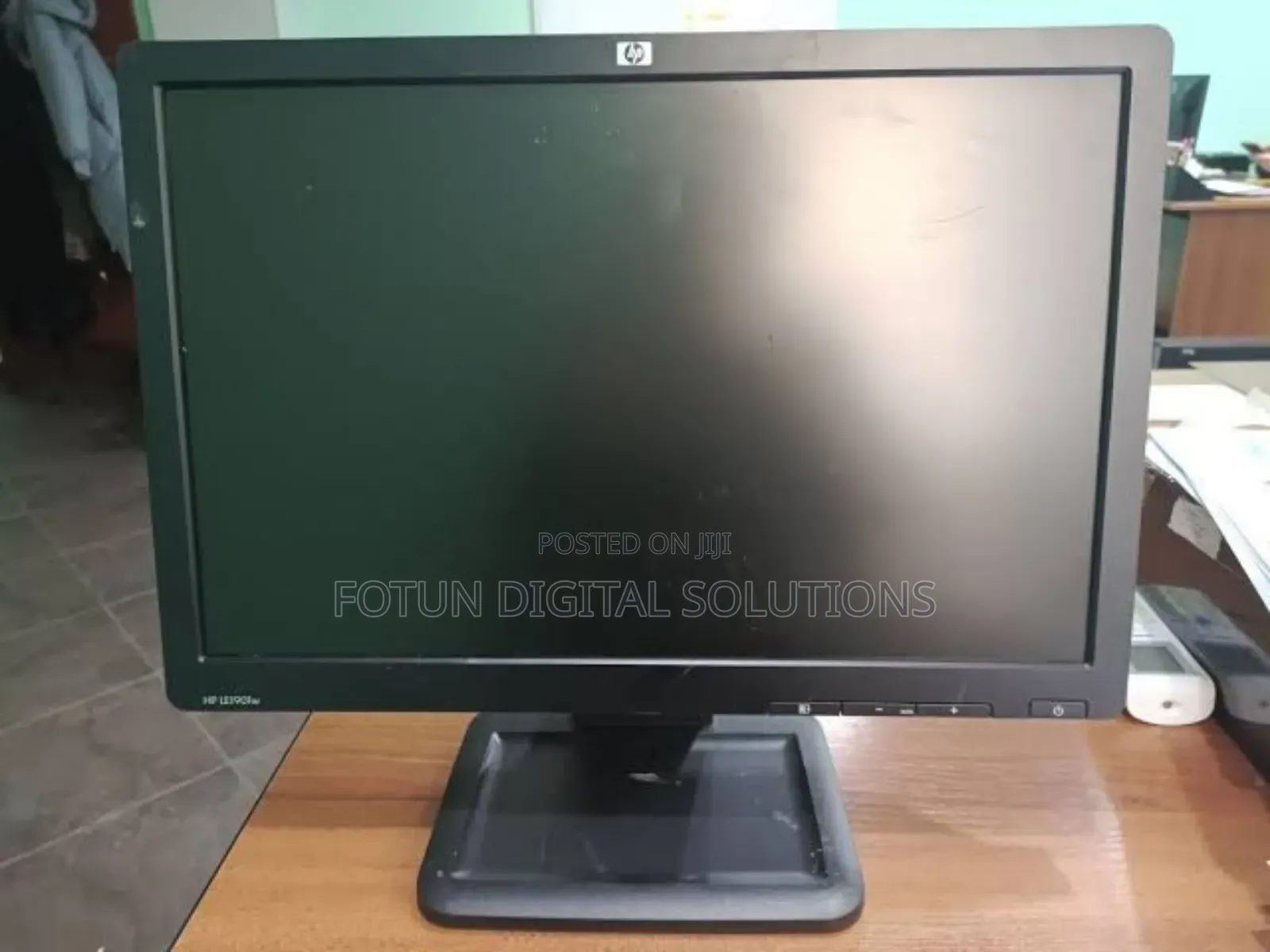 19-Inch Hp Wide Display – Work or Stream Comfortably