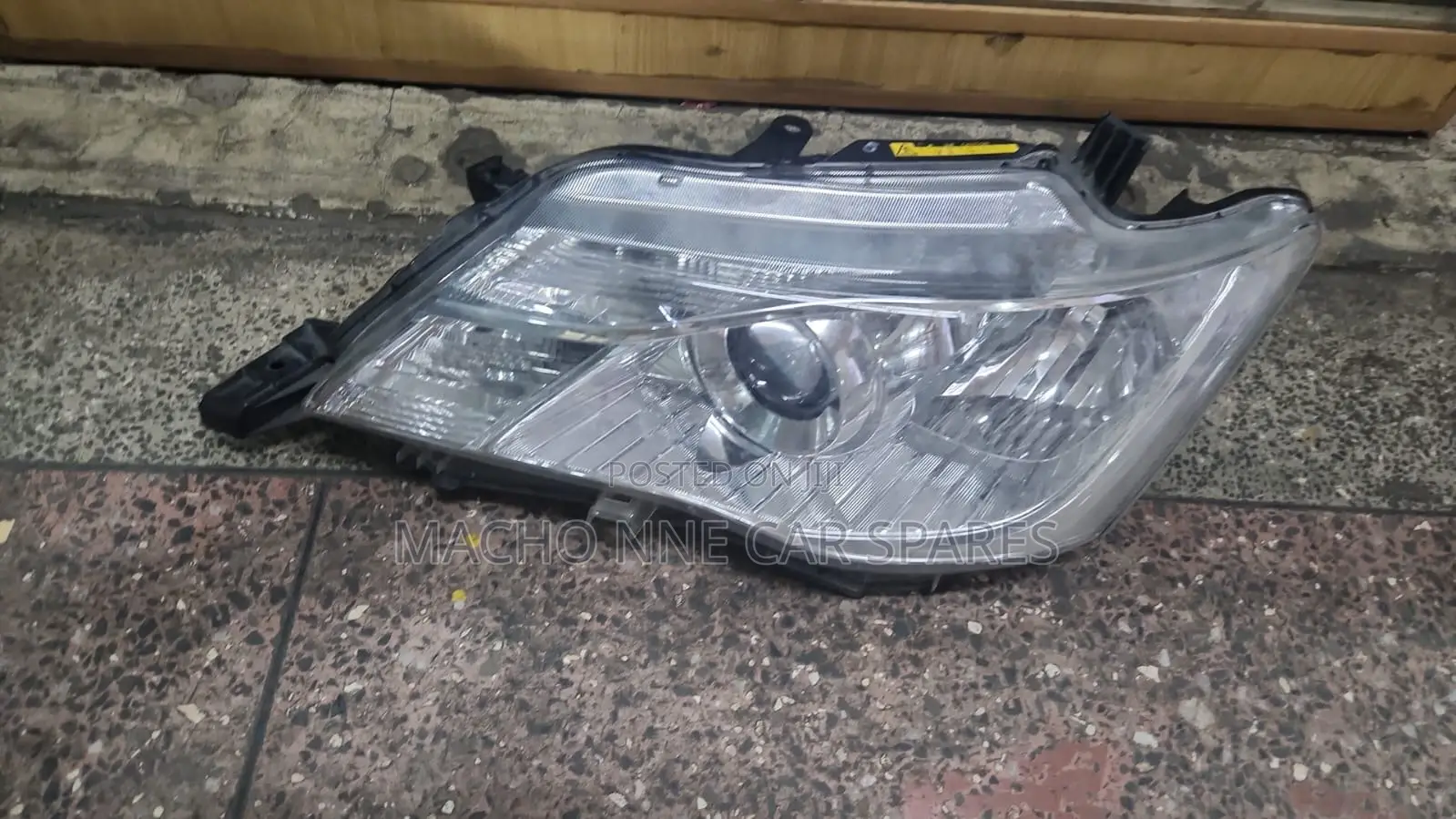 Toyota Fielder/Axio 161 Xenon Headlight (Clear)