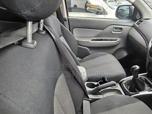 Mitsubishi L200 2020 Silver