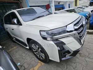 Toyota Land Cruiser 2015 White