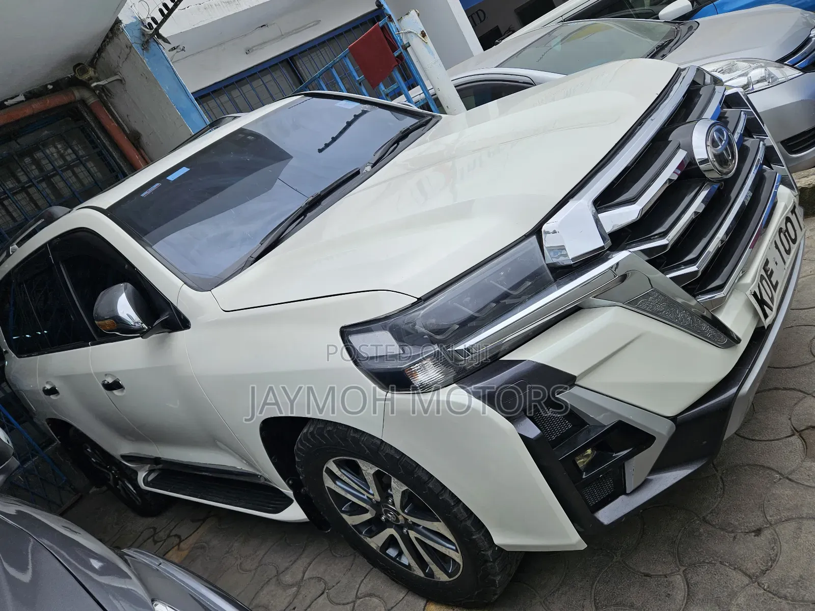 Toyota Land Cruiser 2015 White