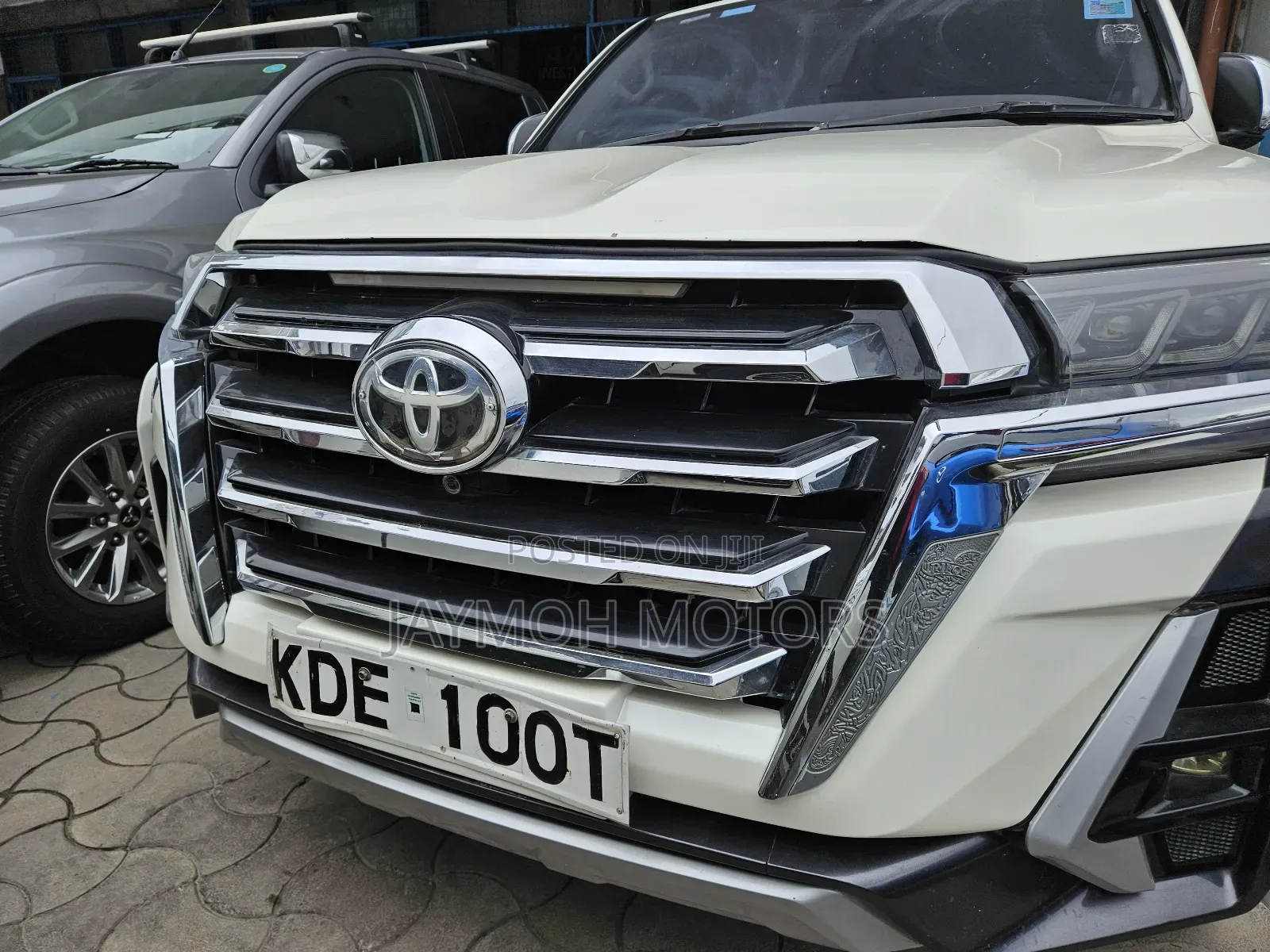 Toyota Land Cruiser 2015 White