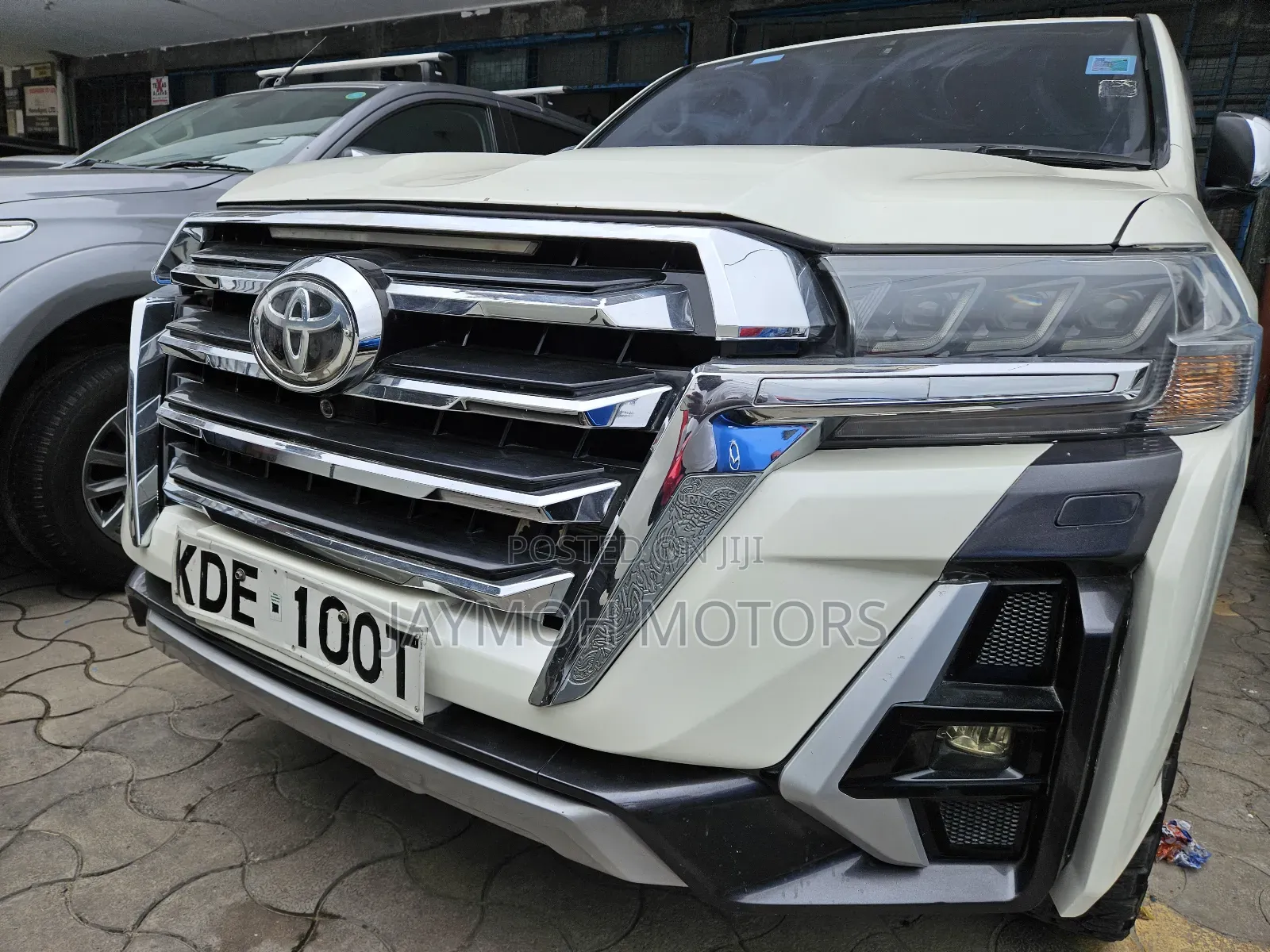 Toyota Land Cruiser 2015 White