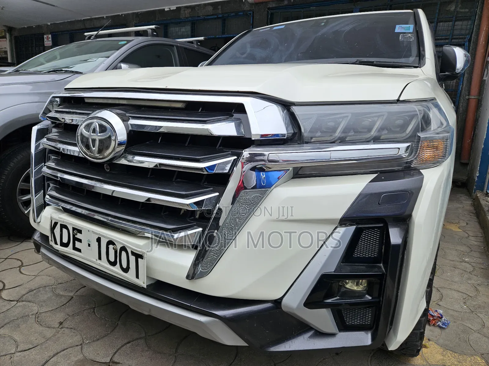 Toyota Land Cruiser 2015 White