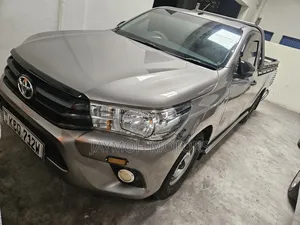 Toyota Hilux 2019 Silver