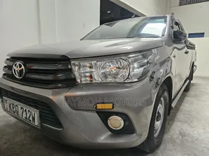 Toyota Hilux 2019 Silver