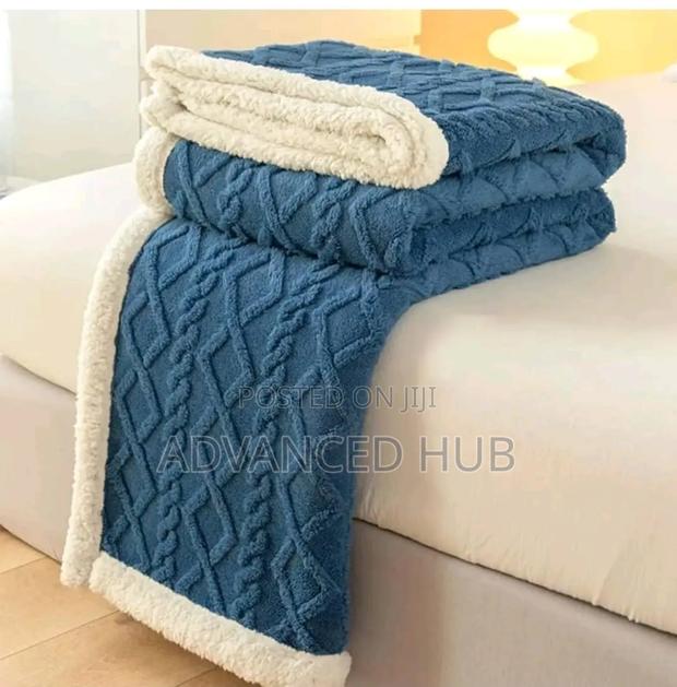 Cozy Fleece Woolen Blanket - main view
