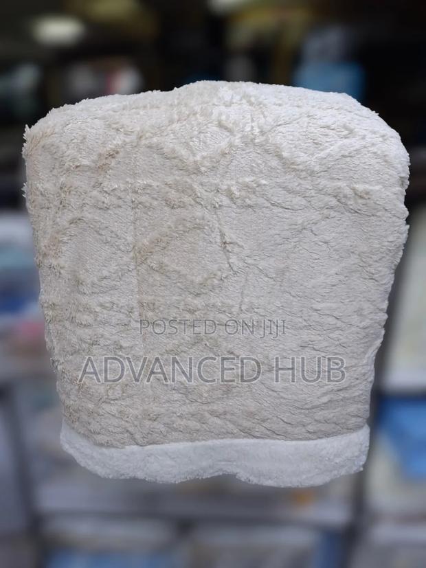 Cozy Fleece Woolen Blanket - thumbnail 3