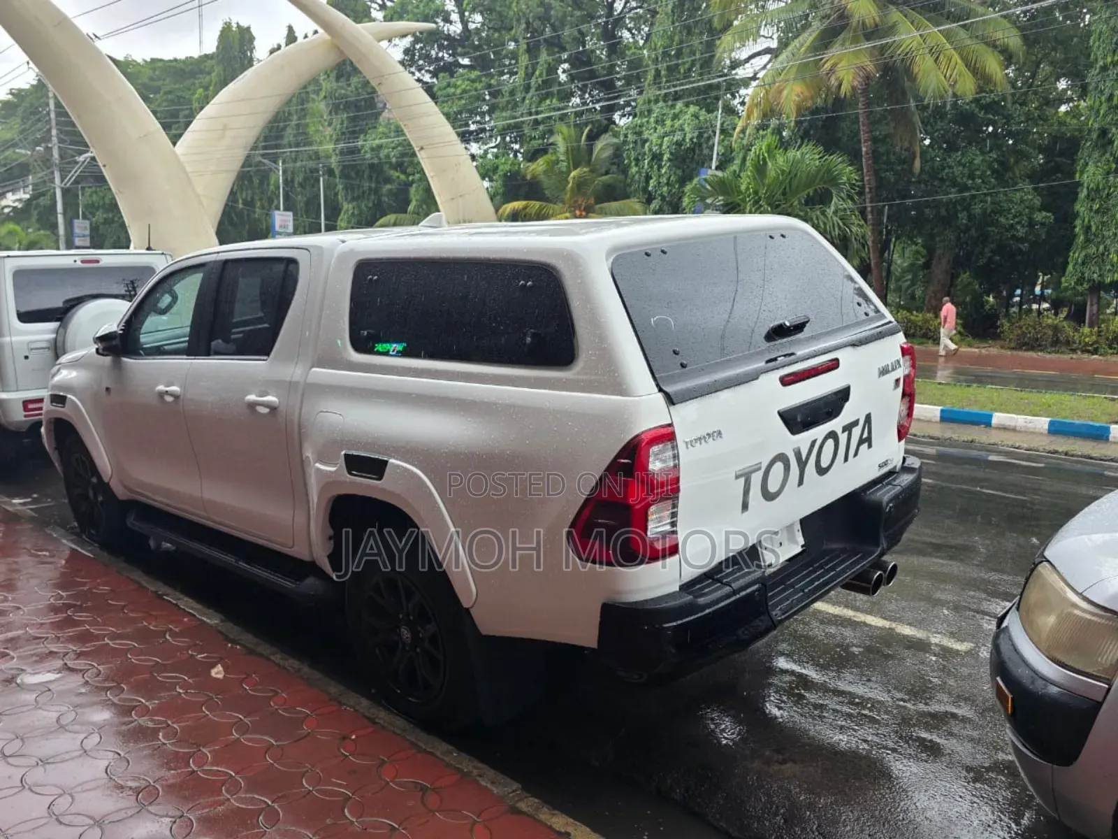 Toyota Hilux 2022 White