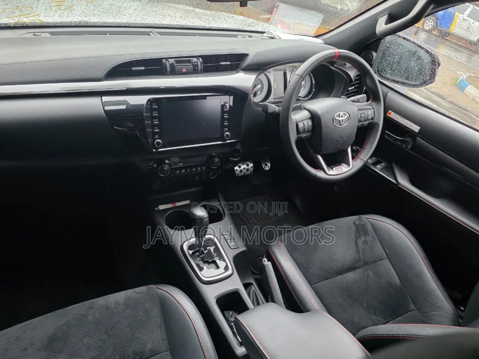 Toyota Hilux 2022 White