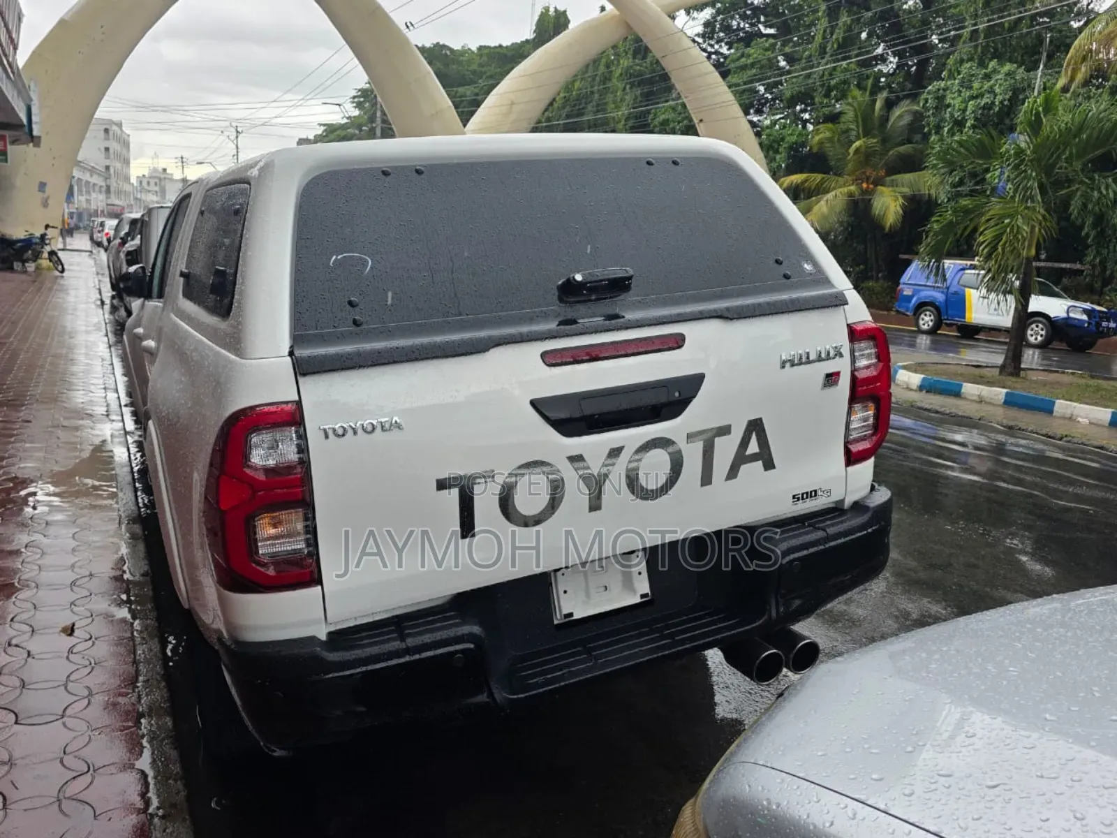 Toyota Hilux 2022 White