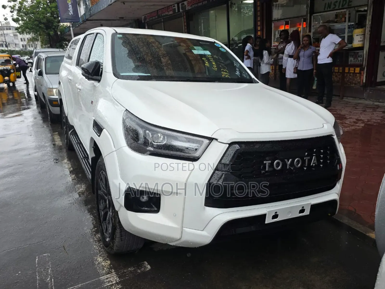 Toyota Hilux 2022 White
