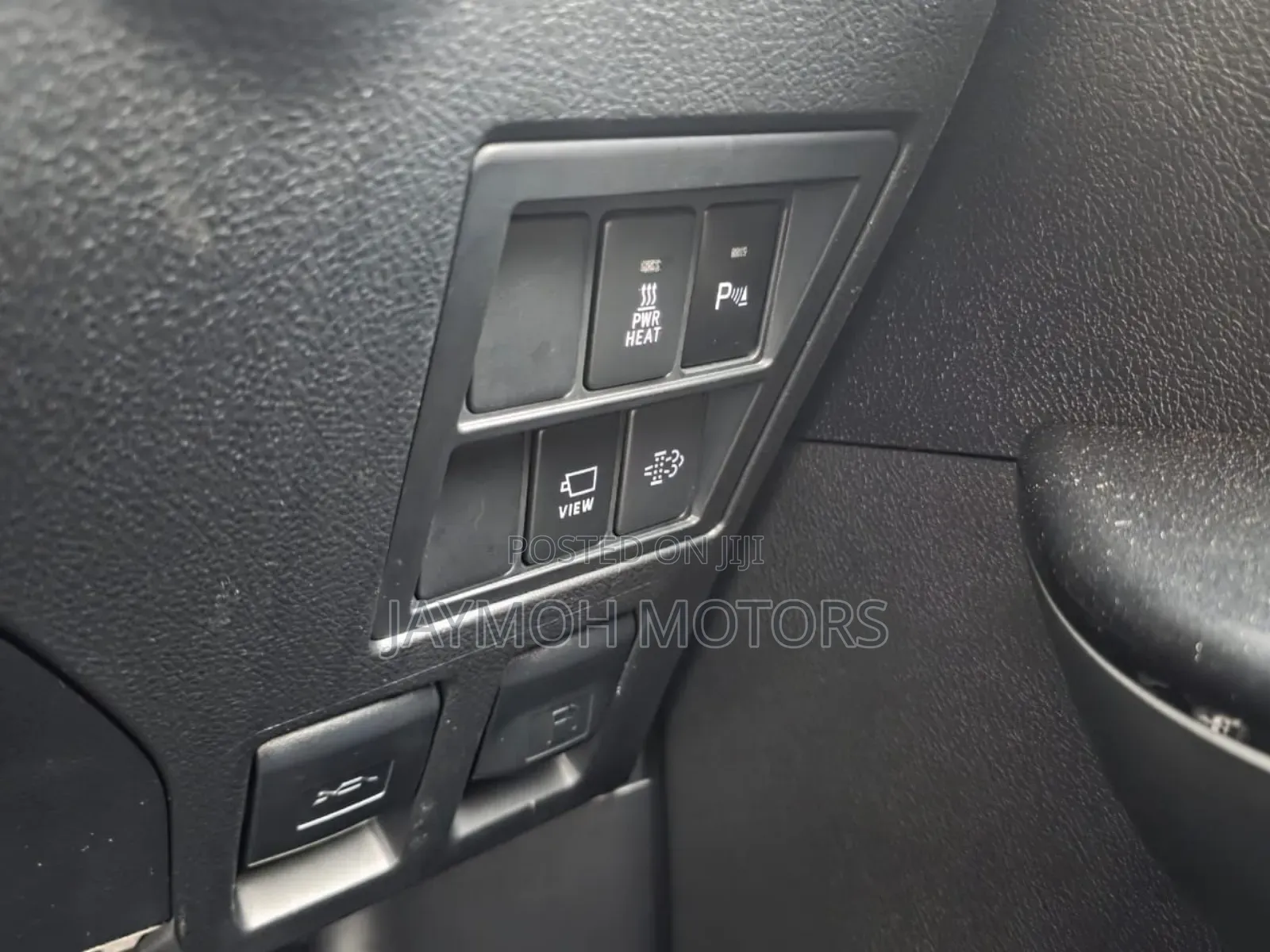 Toyota Hilux 2022 White