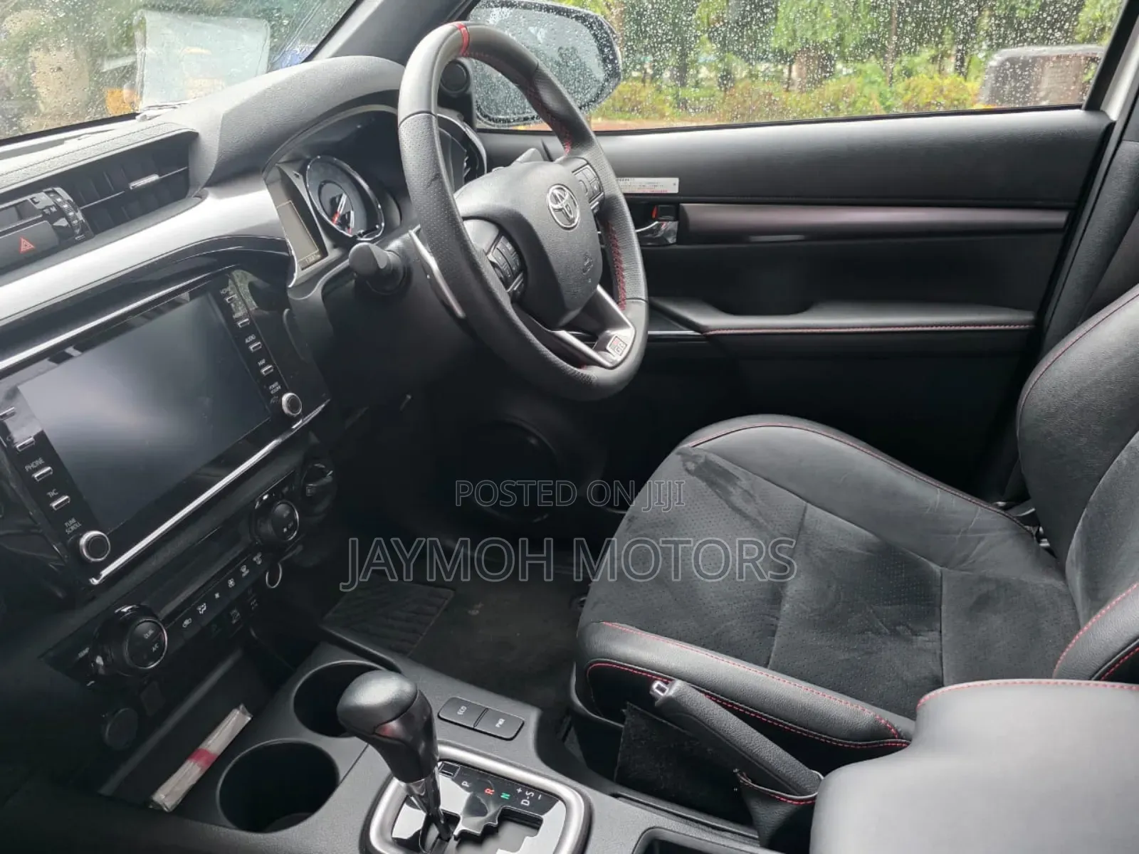 Toyota Hilux 2022 White