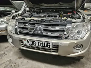 Mitsubishi Pajero 2014 Beige