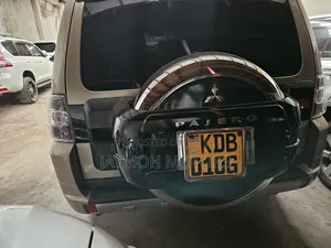 Mitsubishi Pajero 2014 Beige