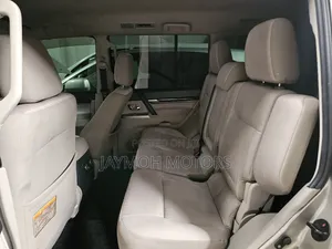Mitsubishi Pajero 2014 Beige