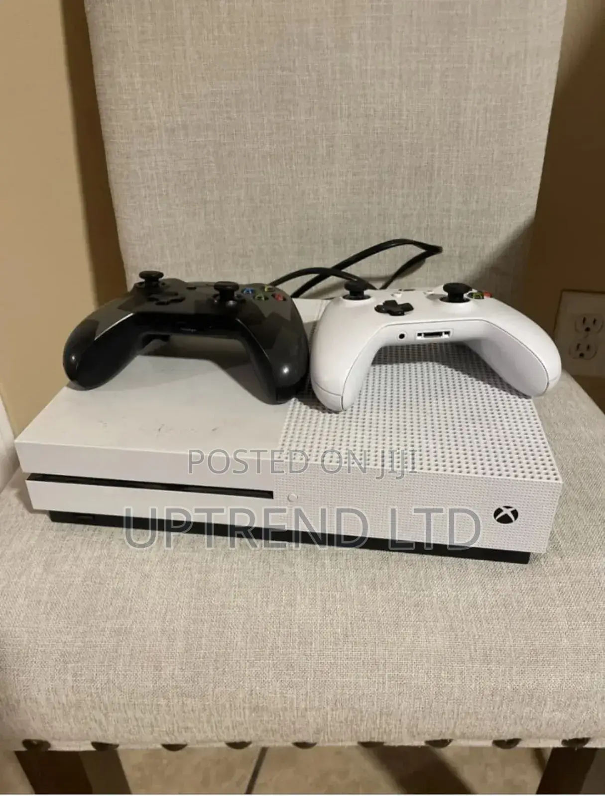 Xbox One S With One Controller