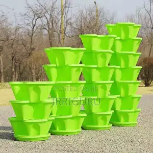 Stacking Planting Pots Turns the Balcony Into a Small Vegeta
