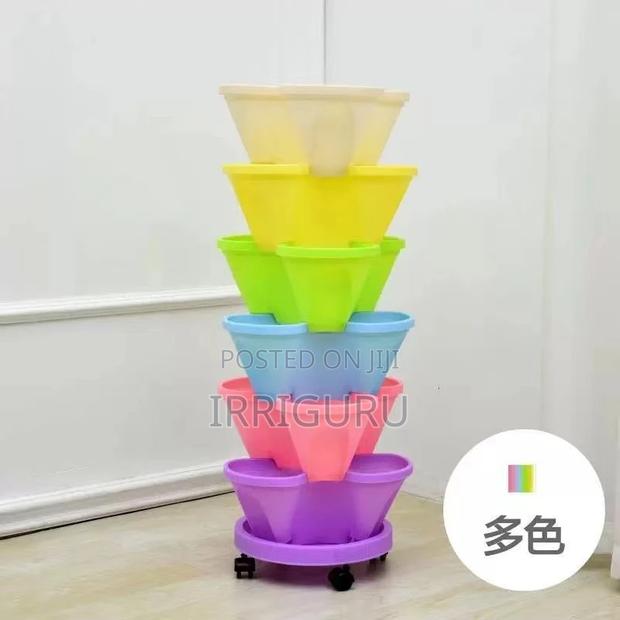 Stacking Planting Pots Turns the Balcony Into a Small Vegeta - thumbnail 4