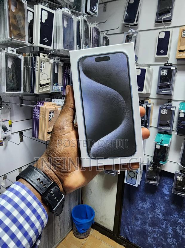 New Apple iPhone 15 Pro 256 GB Black - main view