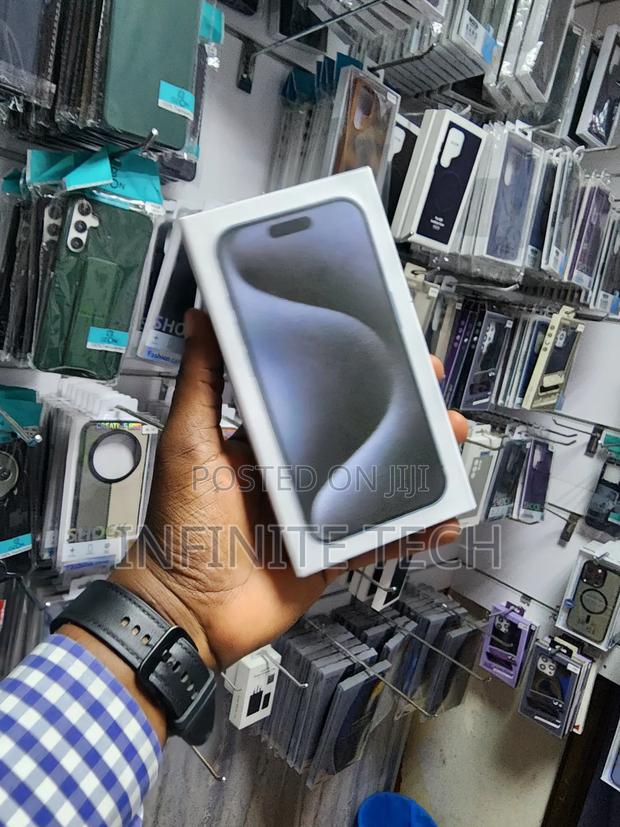 New Apple iPhone 15 Pro 256 GB Black - thumbnail 3