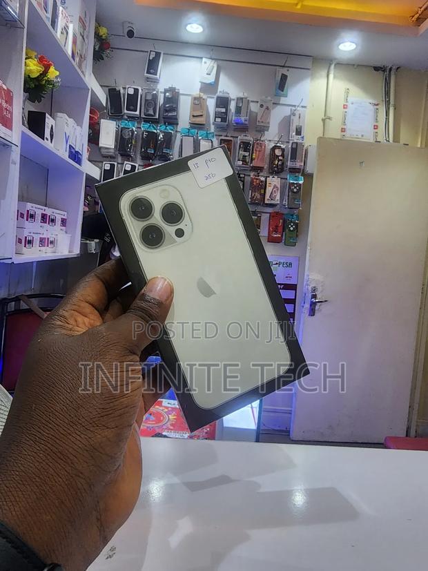 New Apple iPhone 13 Pro 256 GB Blue - main view