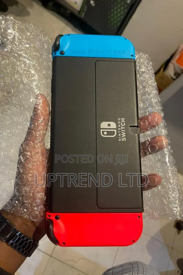 Mint Condition Nintendo Switch Oled Home Used - thumbnail 3